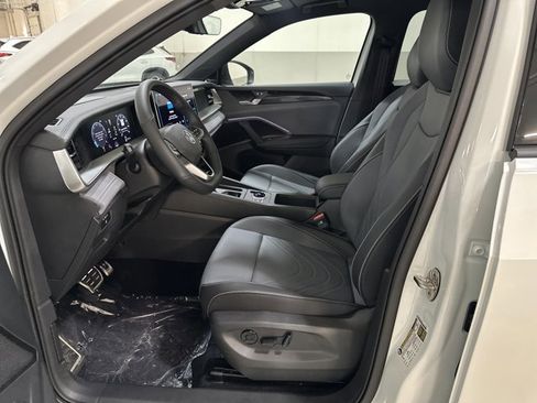 New 2026 Volkswagen Tiguan SE R-Line image 16