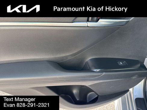Used 2019 Toyota Camry SE FWD image 12