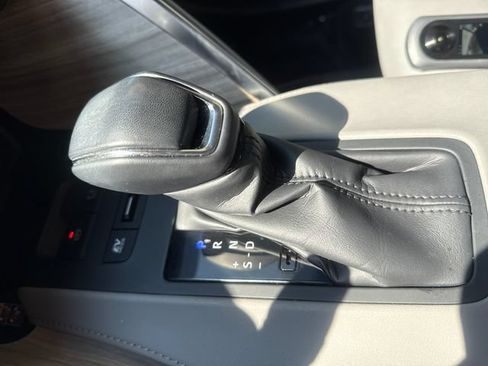 Used 2024 Toyota Venza XLE AWD/4WD image 18