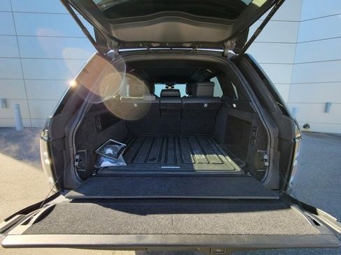 Used 2021 Land Rover Range Rover SV Autobiography Dynamic image 12