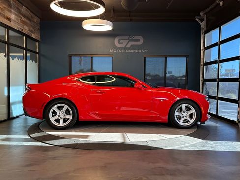 Used 2017 Chevrolet Camaro LT RWD image 2