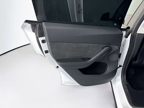 Used 2024 Tesla Model Y Long Range image 27