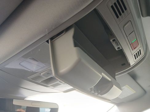 Used 2024 Volkswagen Jetta SE w/ Panoramic Sunroof Package image 23