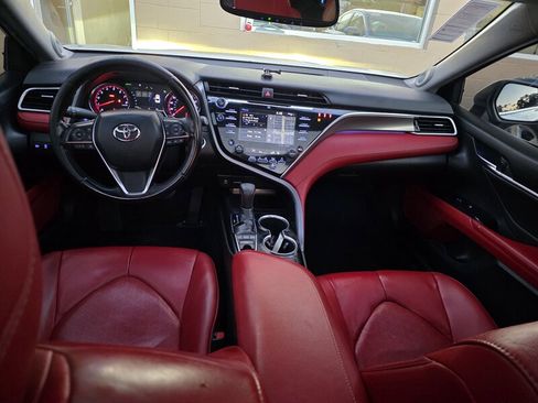 Used 2018 Toyota Camry XSE image 10
