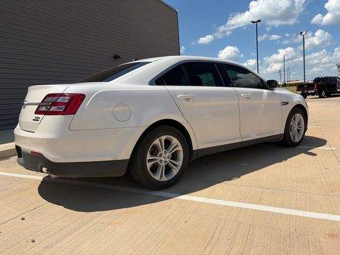Used 2016 Ford Taurus SEL FWD image 3