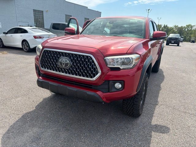 Used 2018 Toyota Tacoma TRD Off-Road AWD/4WD image 4