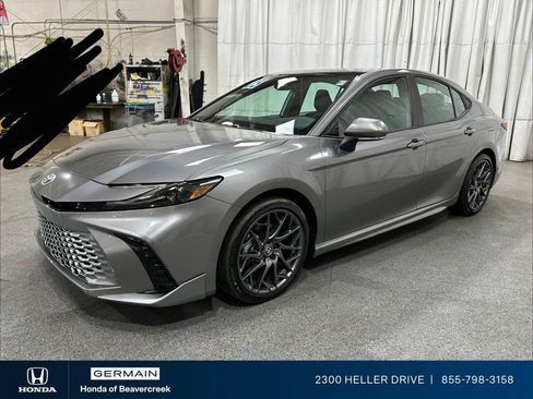 Used 2025 Toyota Camry XSE FWD image 4