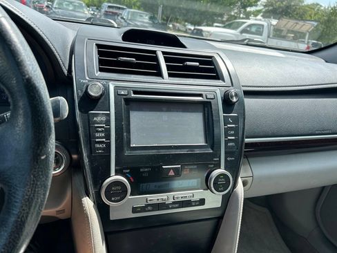 Used 2014 Toyota Camry XLE w/ Leather Package FWD image 29