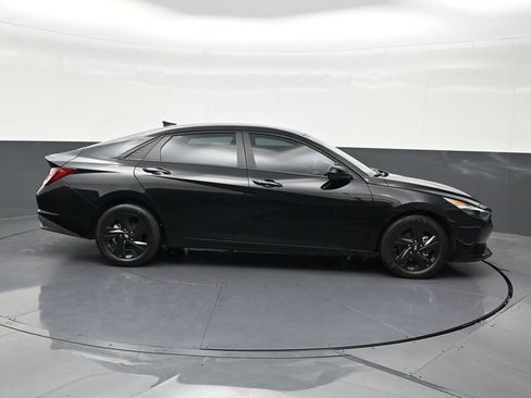 Used 2023 Hyundai Elantra SEL FWD image 7