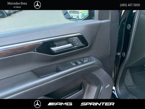 Used 2025 Chevrolet Suburban LT w/ Comfort Package RWD image 12