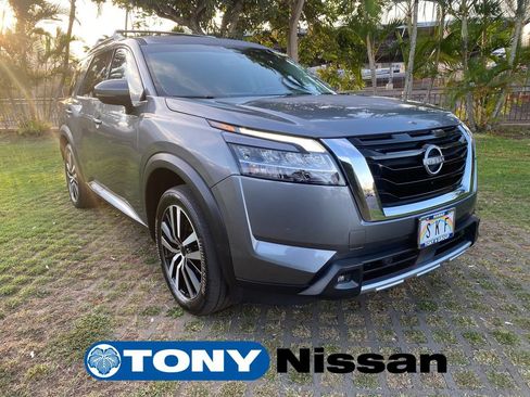 Used 2023 Nissan Pathfinder Platinum image 19
