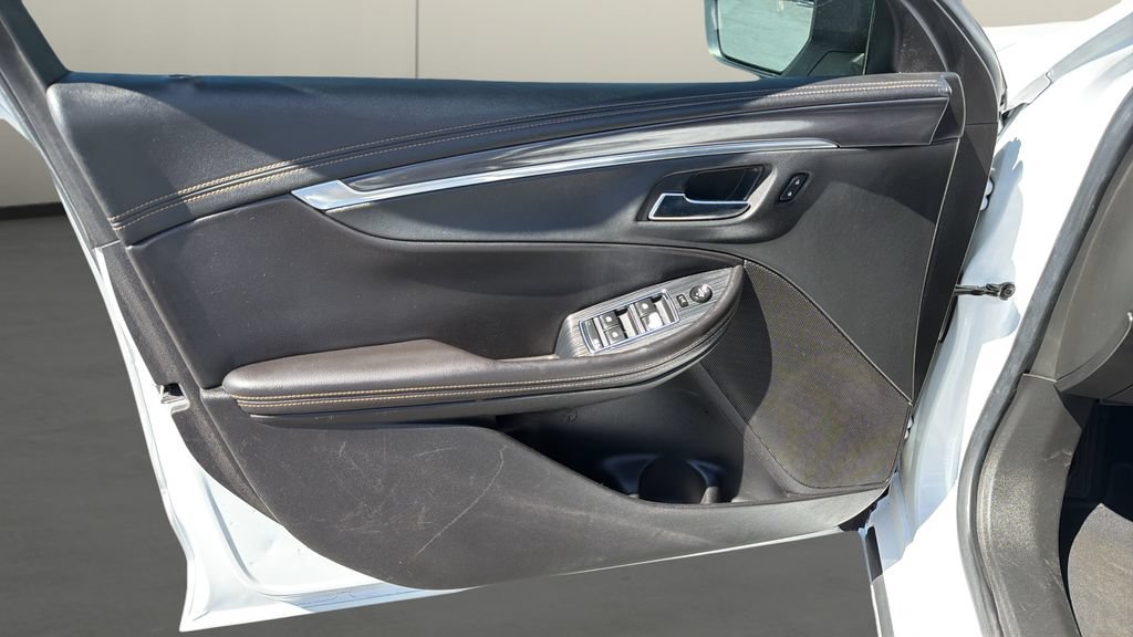 Used 2017 Chevrolet Impala LT FWD image 13
