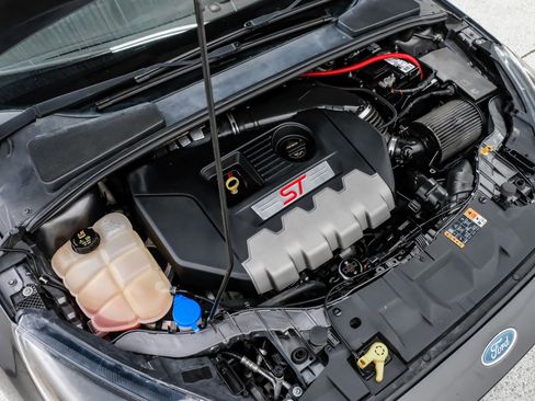 Used 2018 Ford Focus ST w/ Equipment Group 402A image 61