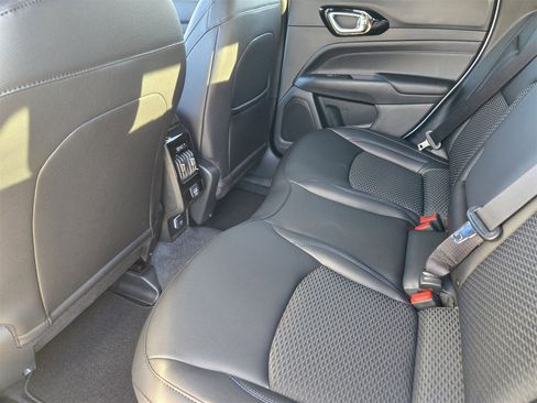 New 2026 Jeep Compass Latitude image 28