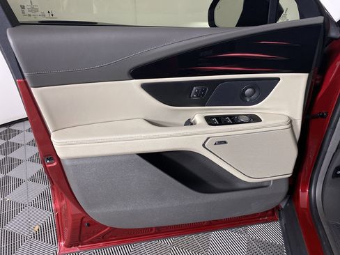 Used 2024 Lincoln Nautilus Reserve w/ Equipment Group 202A image 13