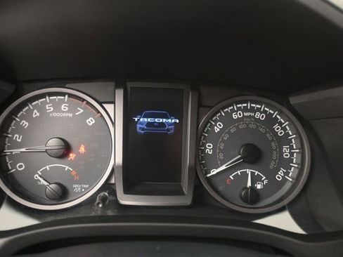 Used 2016 Toyota Tacoma TRD Sport w/ Towing Package RWD image 9
