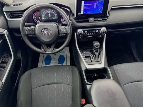 Used 2025 Toyota RAV4 XLE FWD image 27