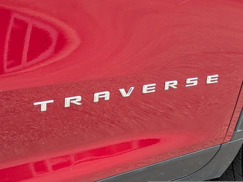 Used 2024 Chevrolet Traverse LT AWD/4WD image 12
