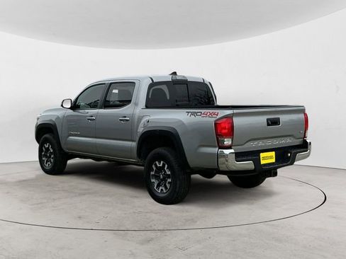 Used 2017 Toyota Tacoma TRD Off-Road w/ Tow Package (A/T) image 3