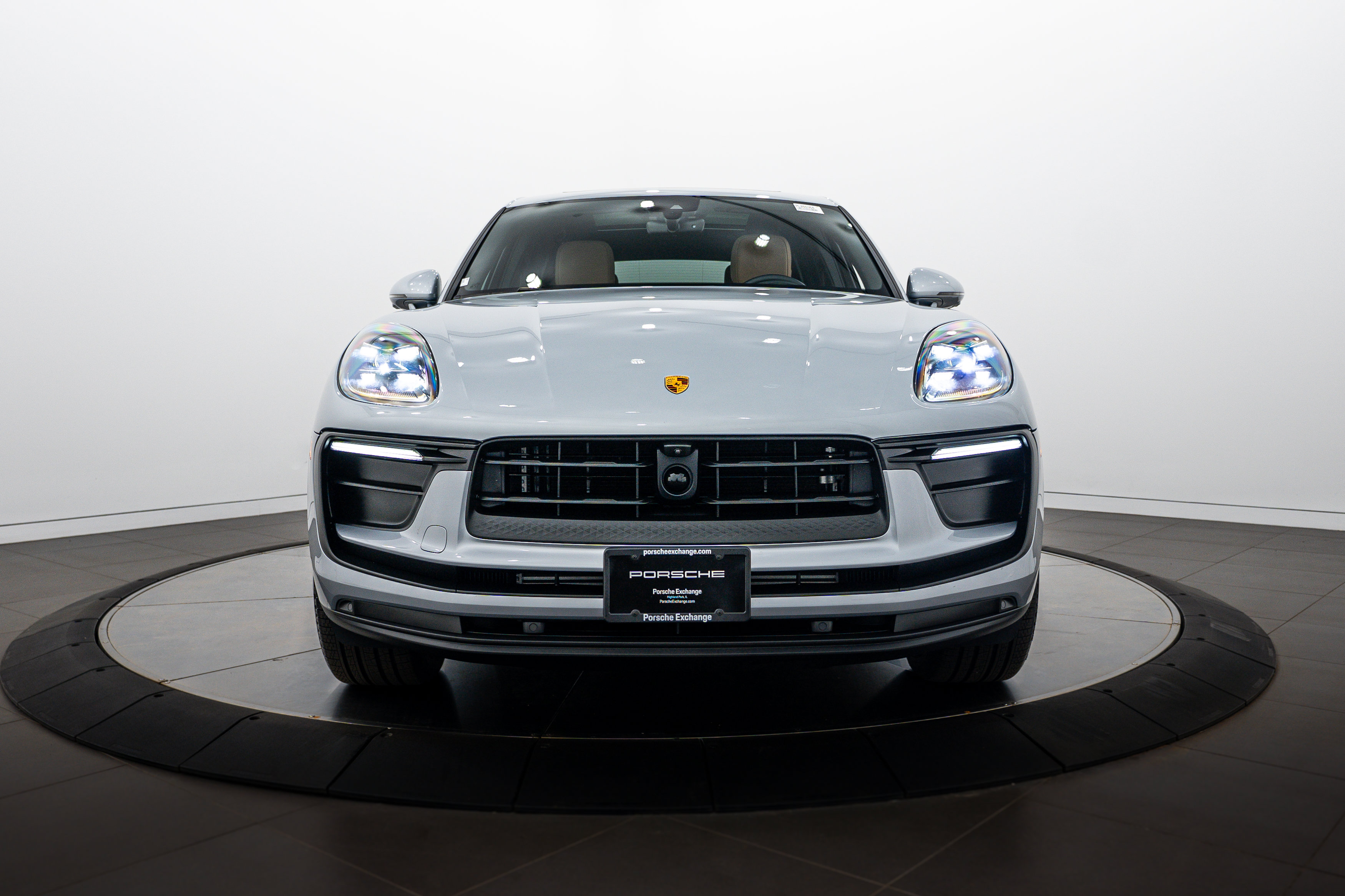 Certified 2026 Porsche Macan AWD/4WD image 10