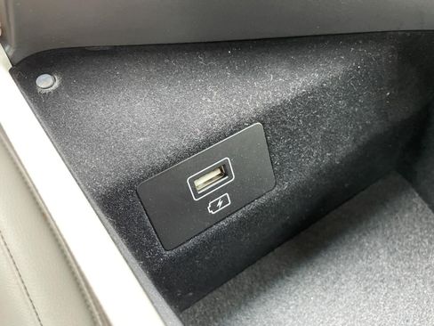 Used 2020 Genesis G70 2.0T RWD image 32