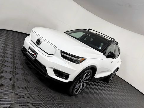 Used 2021 Volvo XC40 P8 Recharge w/ Advanced Package AWD/4WD image 19