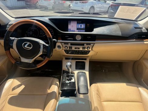 Used 2013 Lexus ES 300h w/ Luxury Pkg FWD image 27