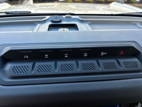 Used 2025 Ford Bronco Badlands image 25