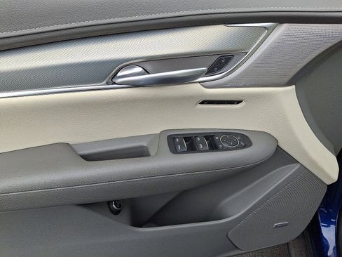 Used 2023 Cadillac XT5 Premium Luxury image 12