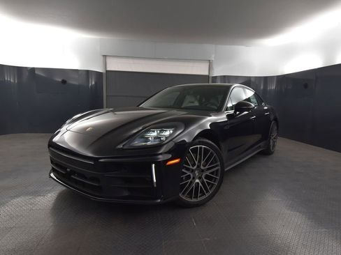 Used 2025 Porsche Panamera 4 image 1