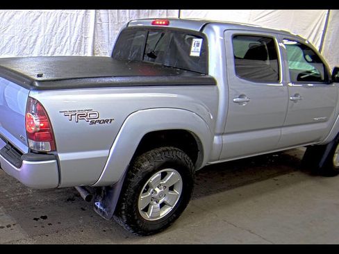 Used 2013 Toyota Tacoma 4x4 Double Cab w/ TRD Sport Pkg image 2