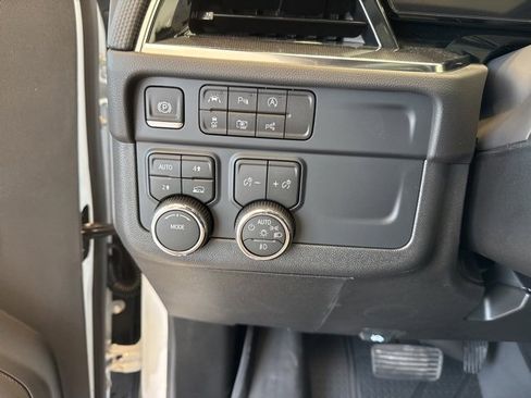 New 2026 Chevrolet Suburban RST image 18