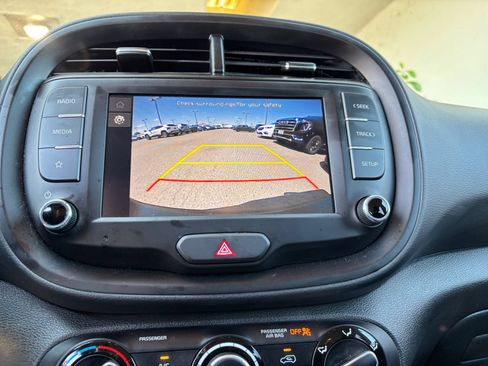 Used 2025 Kia Soul LX w/ LX Technology Package FWD image 22