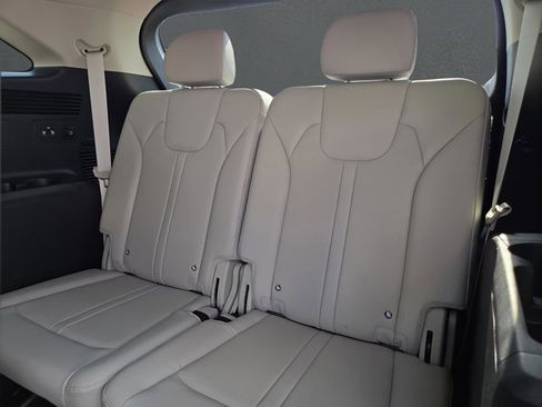 Used 2025 Kia Sorento EX w/ Panoramic Sunroof Package image 13