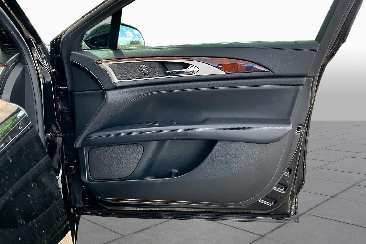 Used 2017 Lincoln MKZ Reserve FWD image 23