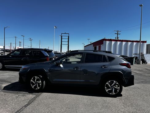Used 2024 Subaru Crosstrek 2.0i Premium AWD/4WD image 2