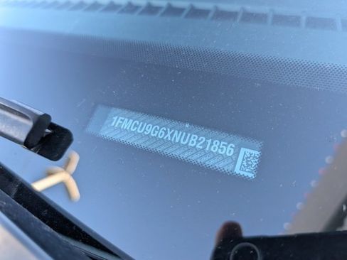 Used 2022 Ford Escape SE w/ SE Sport Appearance Package image 34