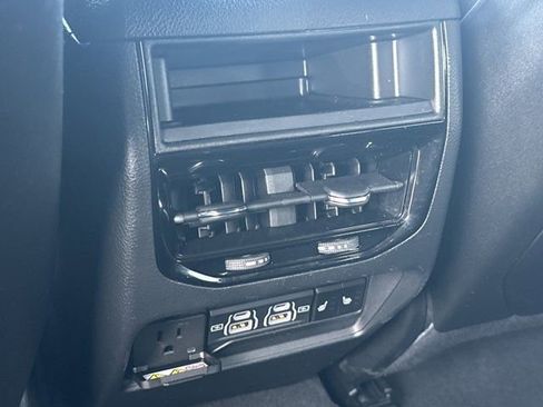 Used 2024 Jeep Grand Cherokee Limited w/ Luxury Tech Group II image 25