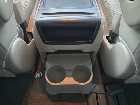 Used 2013 Toyota Sienna XLE image 39