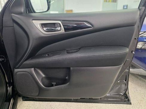 Used 2017 Nissan Pathfinder SV AWD/4WD image 37