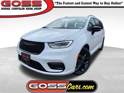 New 2026 Chrysler Pacifica Select