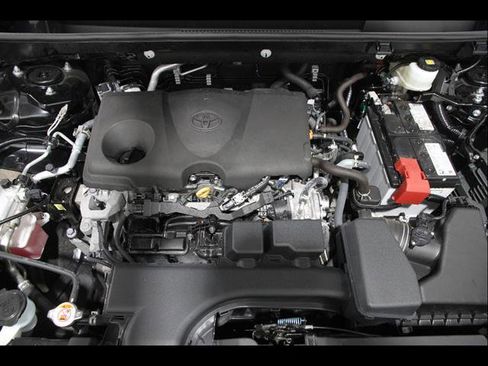 Used 2025 Toyota RAV4 XLE FWD image 21