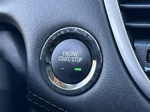 Used 2022 Chevrolet Trax LT w/ LT Convenience Package image 39