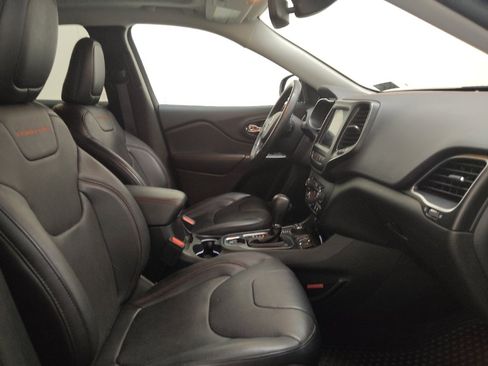 Used 2019 Jeep Cherokee Trailhawk AWD/4WD image 21