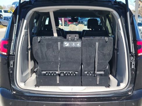 Used 2021 Chrysler Pacifica Touring-L image 13