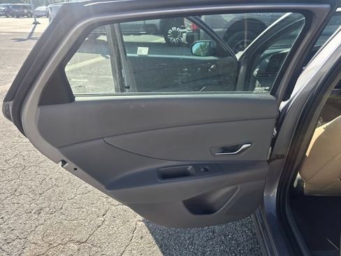 Used 2025 Hyundai Elantra SEL FWD image 33