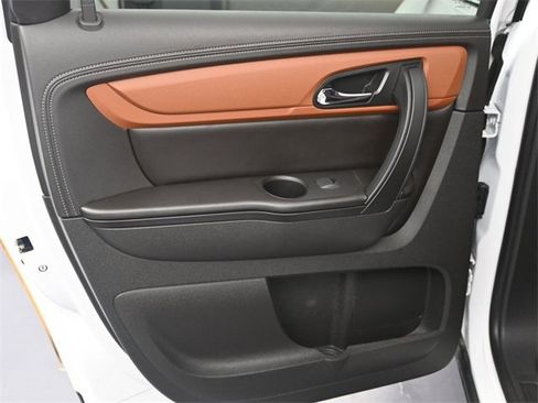 Used 2017 Chevrolet Traverse LT image 21