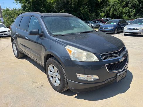 Used 2011 Chevrolet Traverse LS image 6