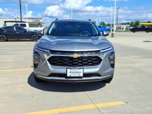 Used 2024 Chevrolet Trax LT w/ Driver Confidence Package FWD image 9