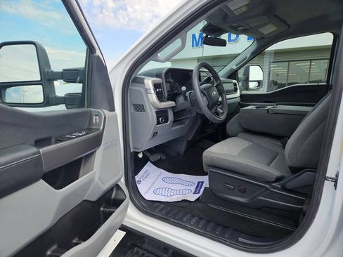 Used 2025 Ford F250 XLT w/ FX4 Off-Road Package AWD/4WD image 13